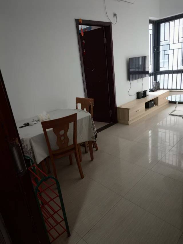 精装两居，光线充足，家电全齐，距离地铁中站仅400m左右。 实拍图5